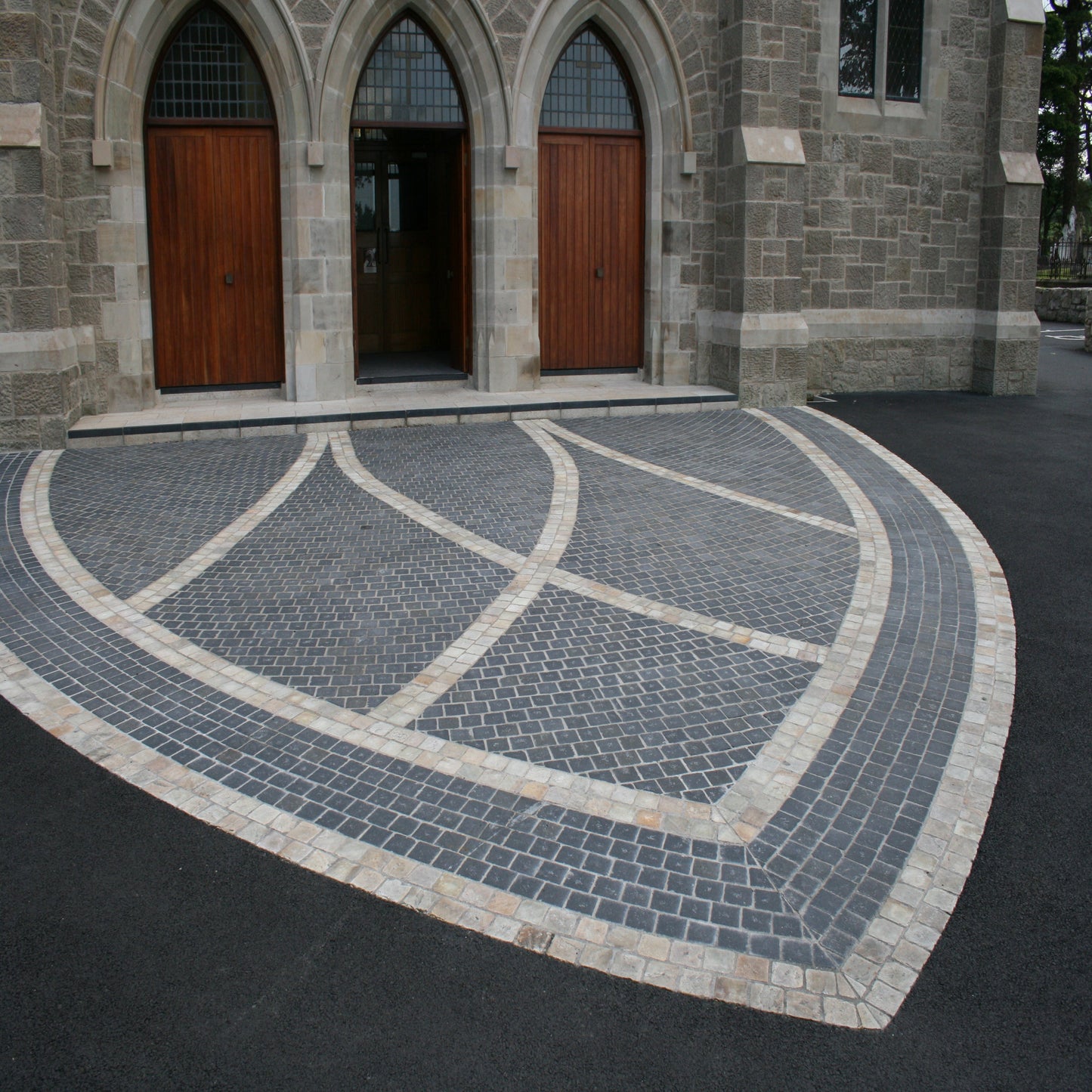 Black Limestone Setts 100 x 100 x 50-70
