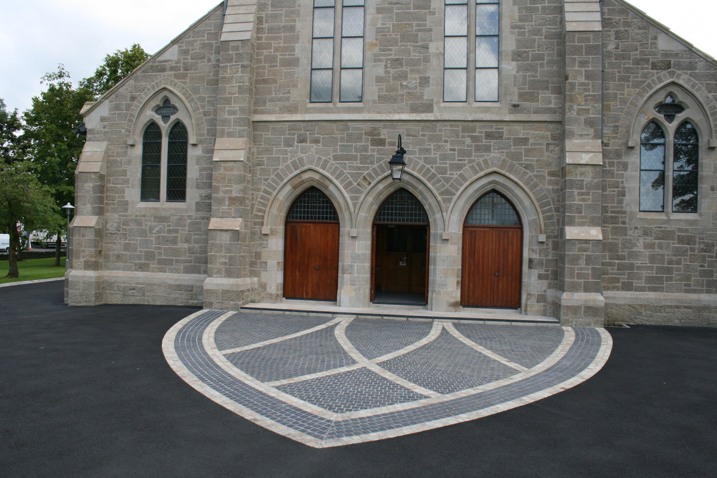Black Limestone Setts 100 x 100 x 50-70