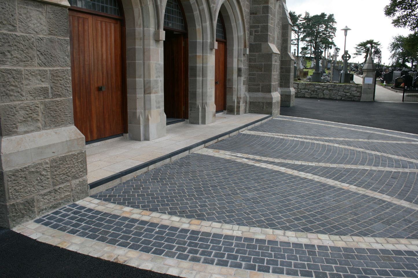 Black Limestone Setts 100 x 100 x 50-70