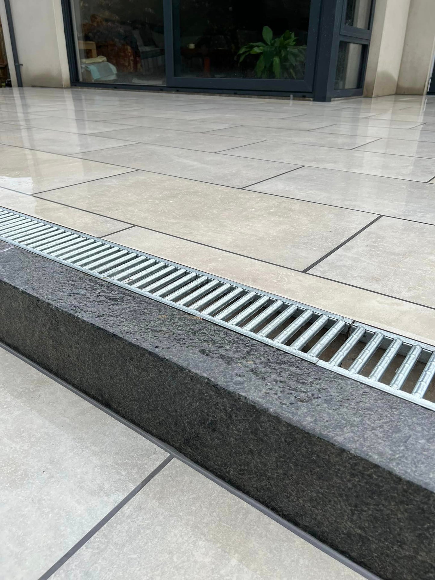 Black Granite Kerb 1000 x 200 x 100 - Flamed