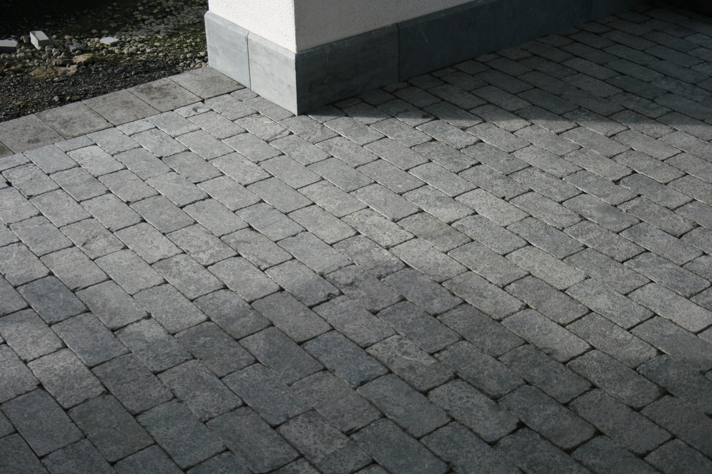 Black Limestone Setts 200 x 100 x 50-70