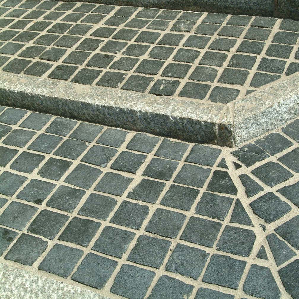 Black Limestone Setts 100 x 100 x 50-70