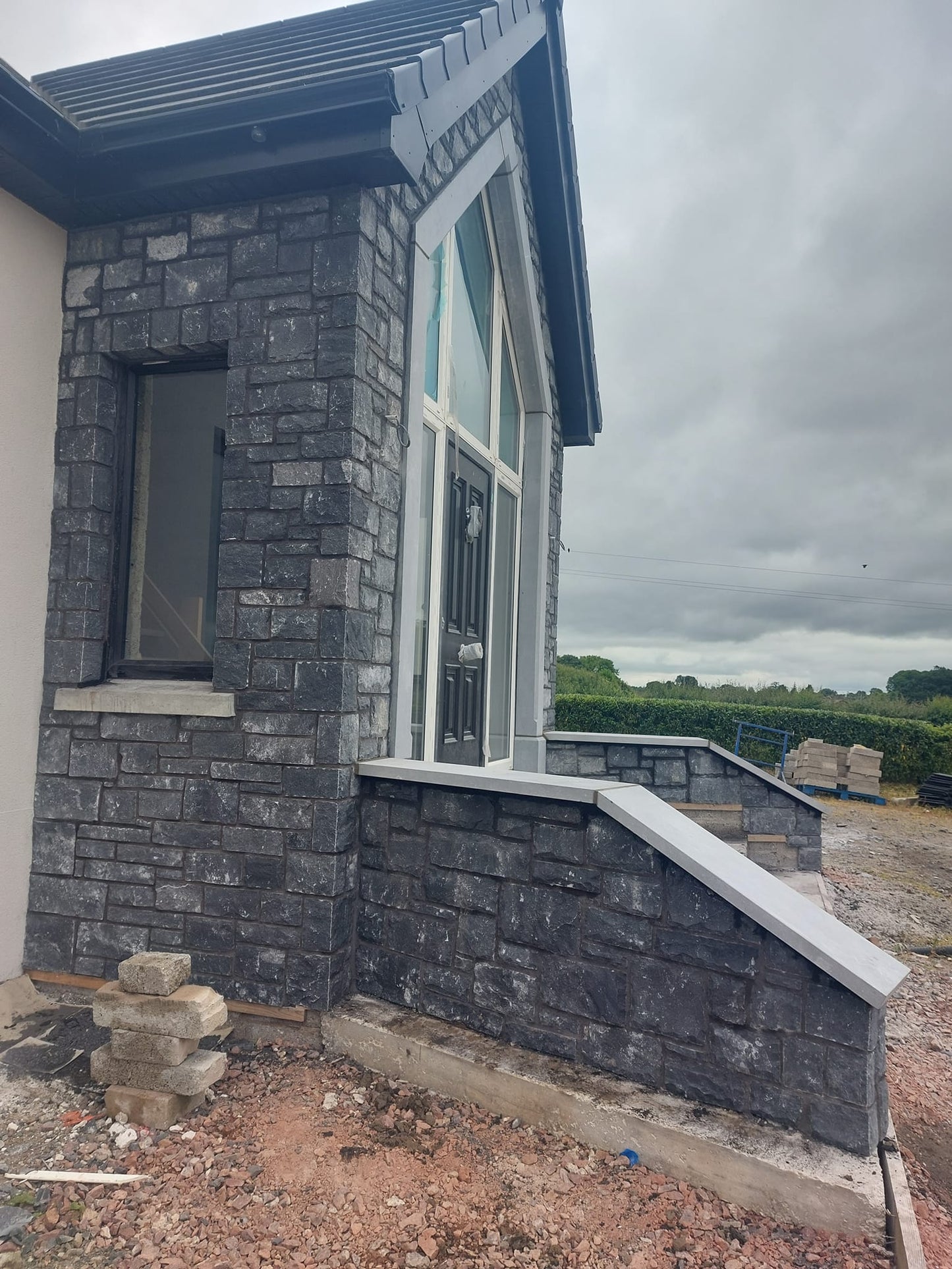 Blue Limestone Stoneer - Corners