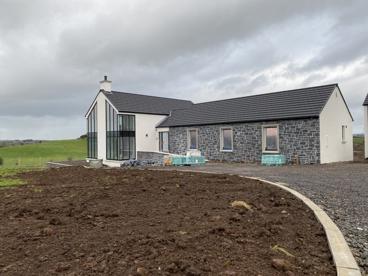 Blue Limestone Stoneer - Corners