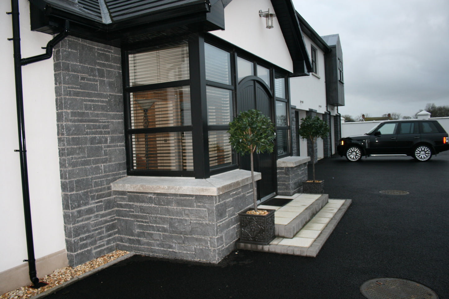 Blue Limestone Stoneer - Corners