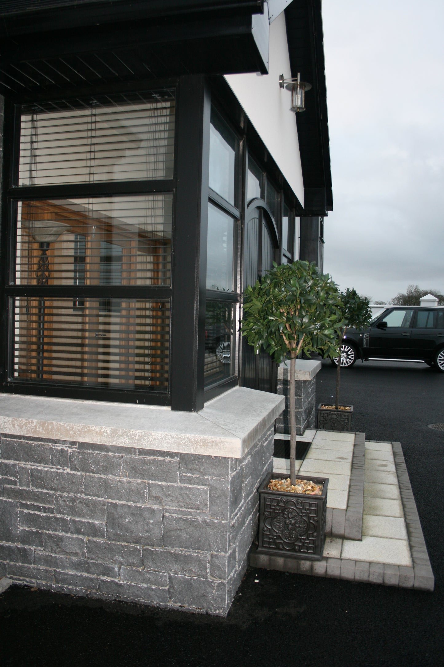 Blue Limestone Stoneer - Corners