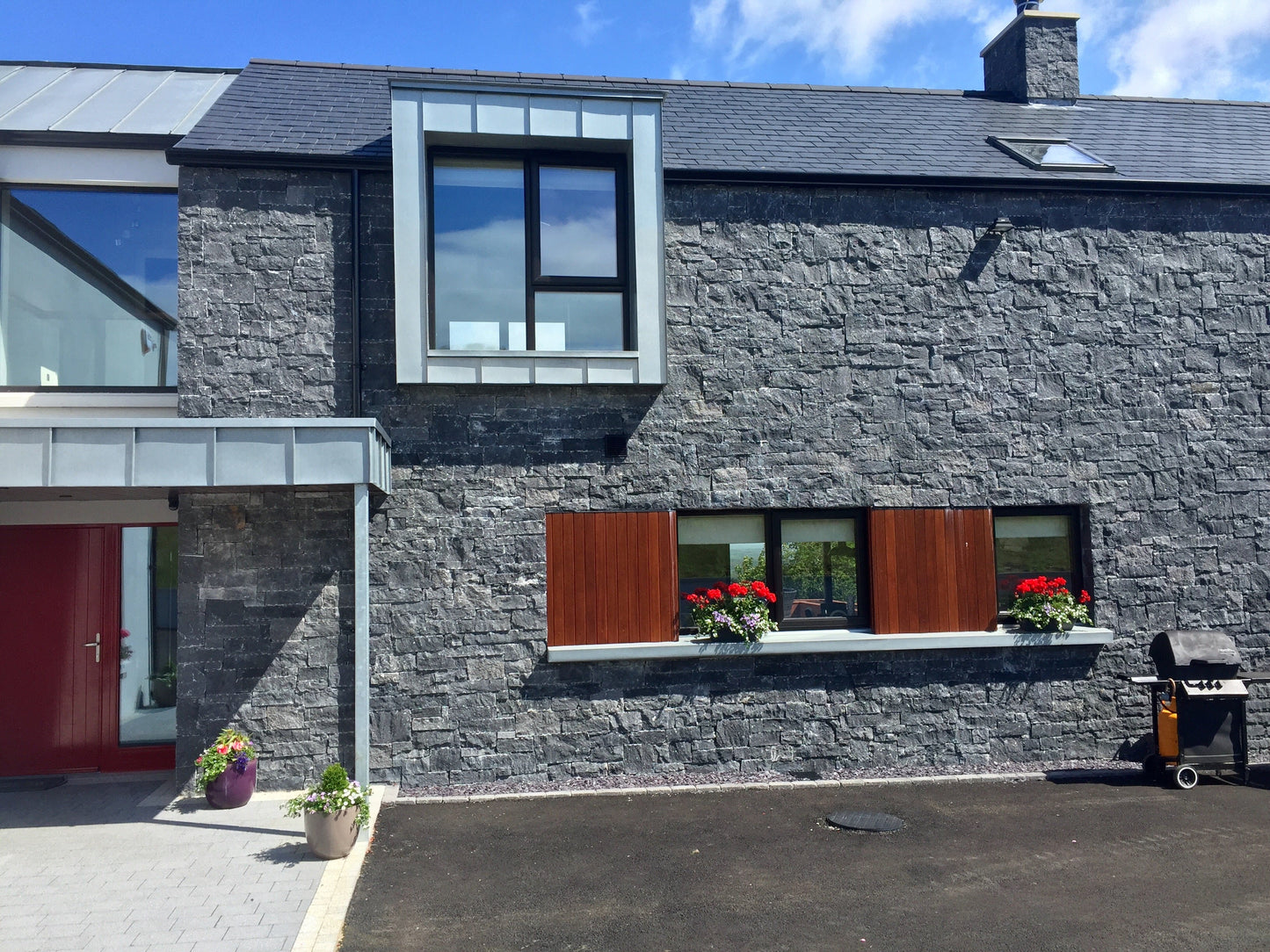 Blue Limestone Stoneer - Corners