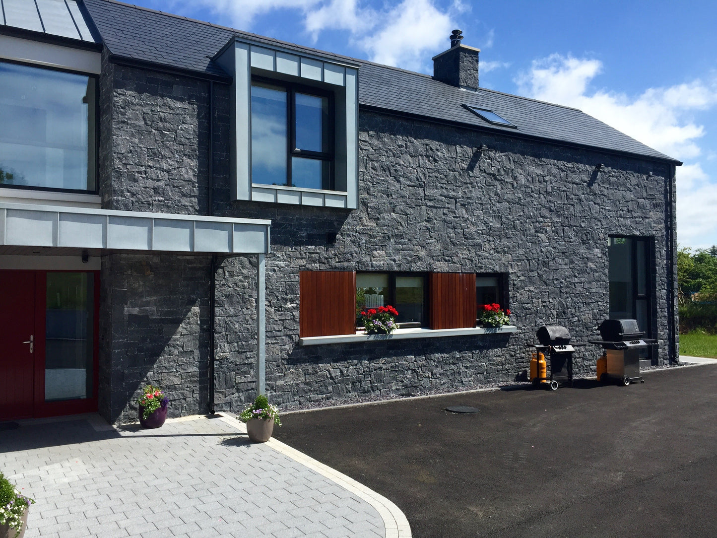Blue Limestone Stoneer - Corners