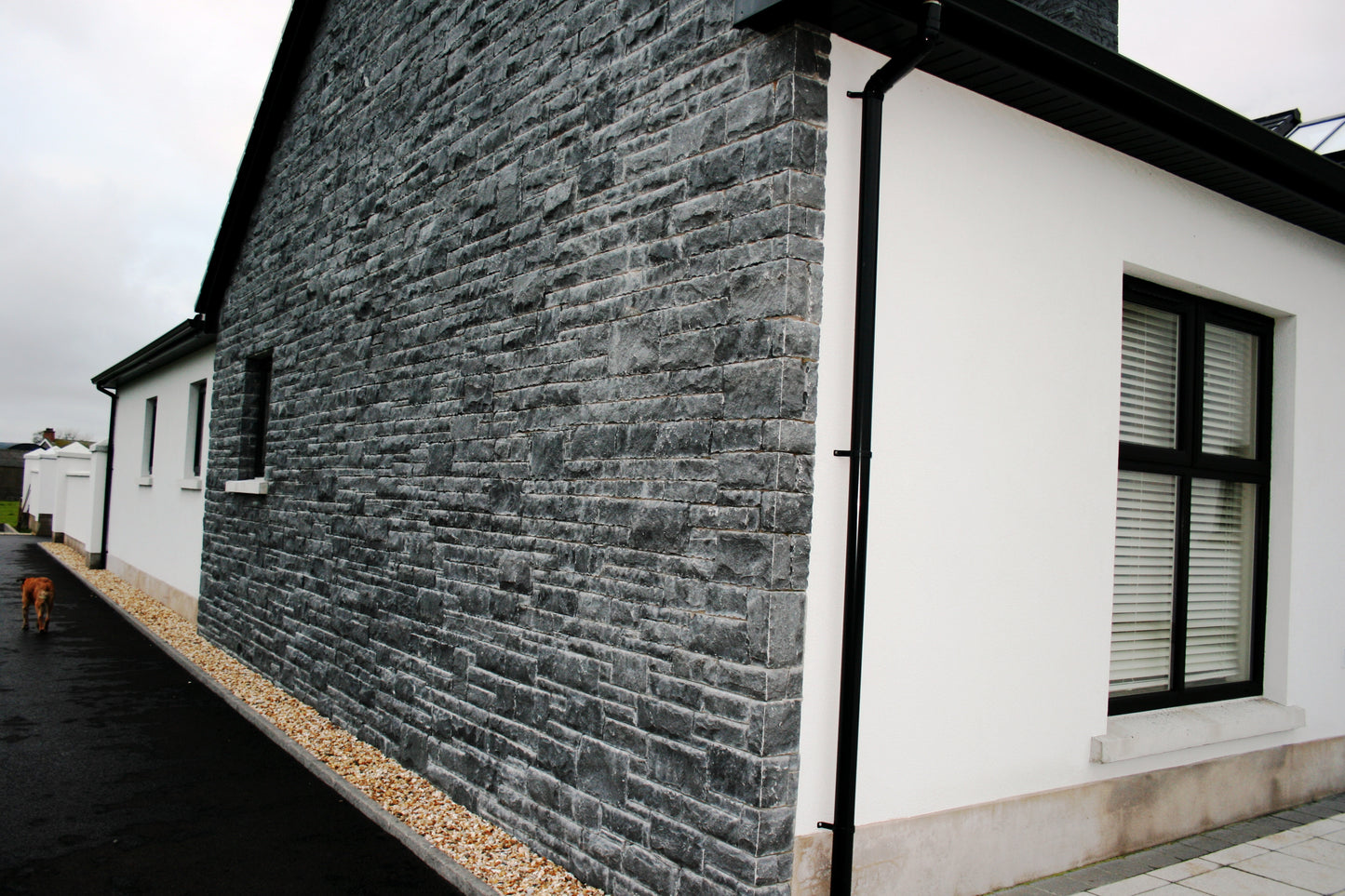 Blue Limestone Stoneer - Corners