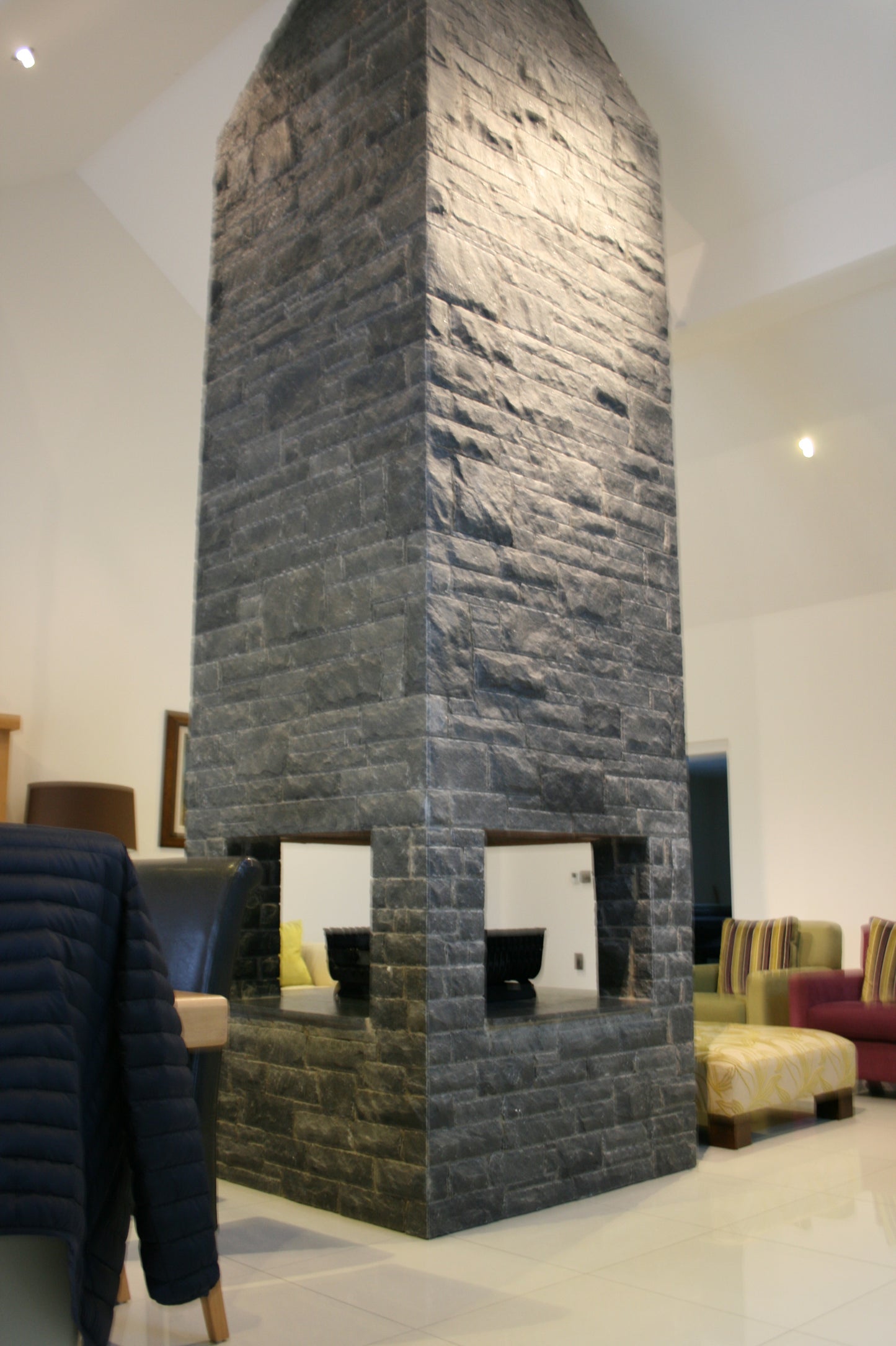Blue Limestone Stoneer - Corners
