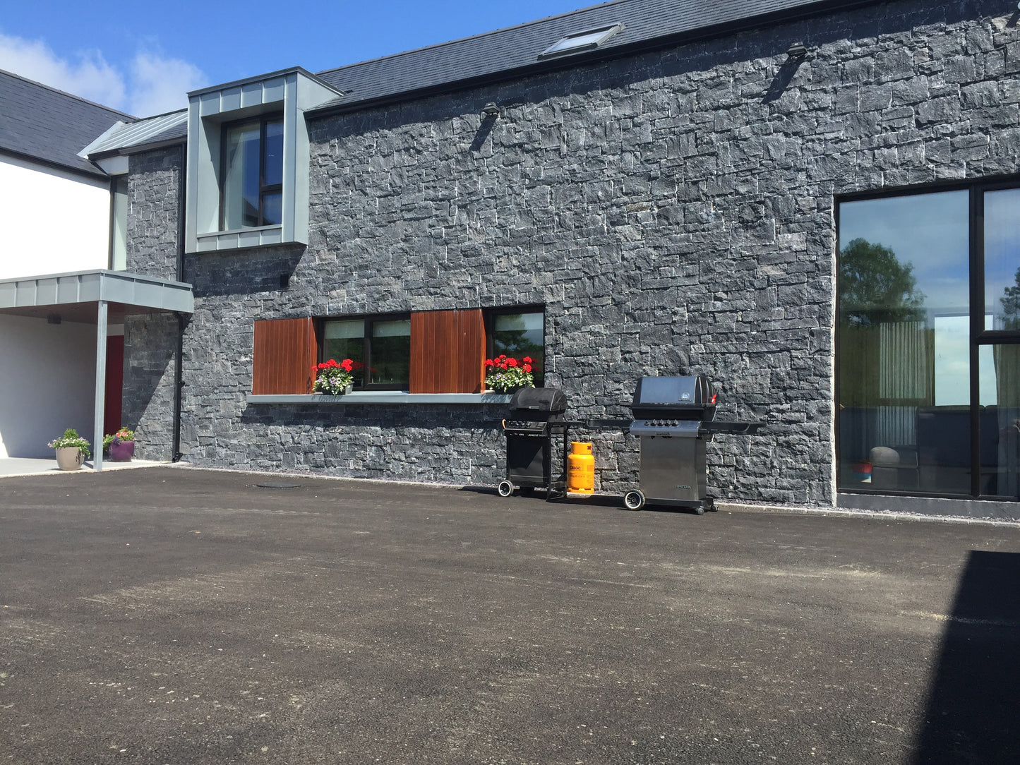 Blue Limestone Stoneer - Corners