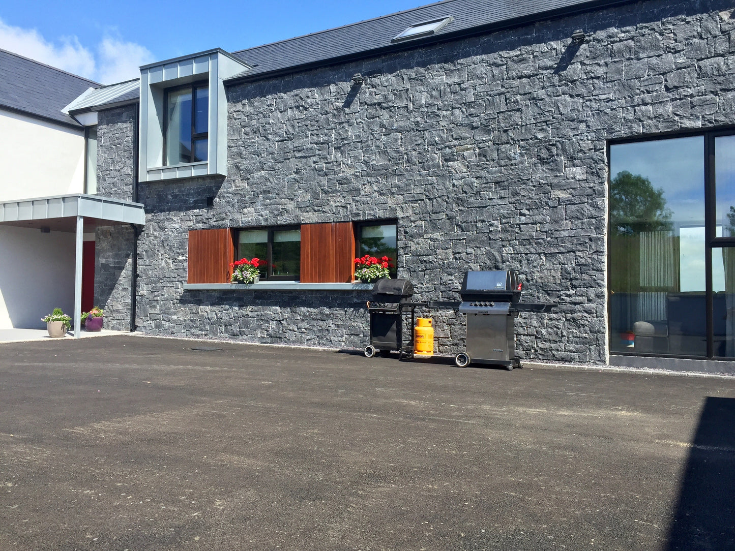 Blue Limestone Stoneer - Corners