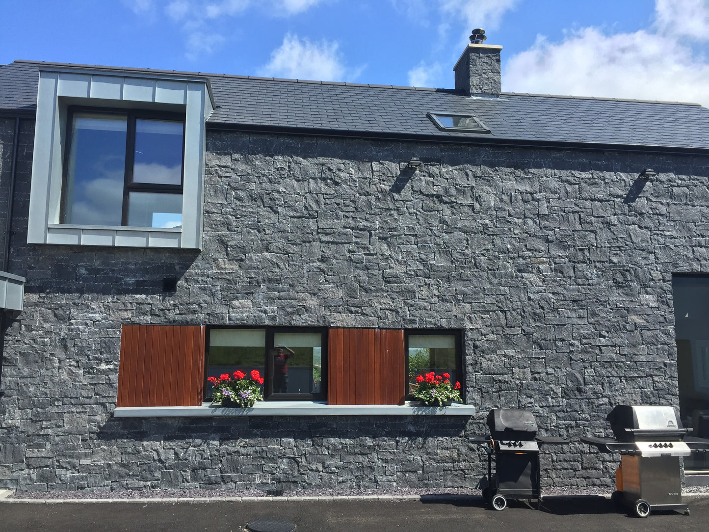 Blue Limestone Stoneer - Corners
