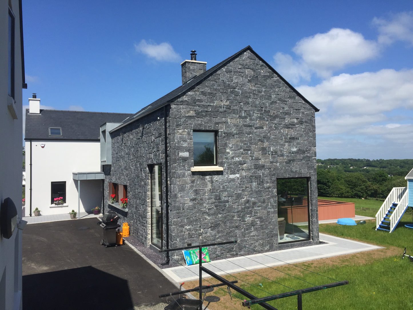 Blue Limestone Stoneer - Corners