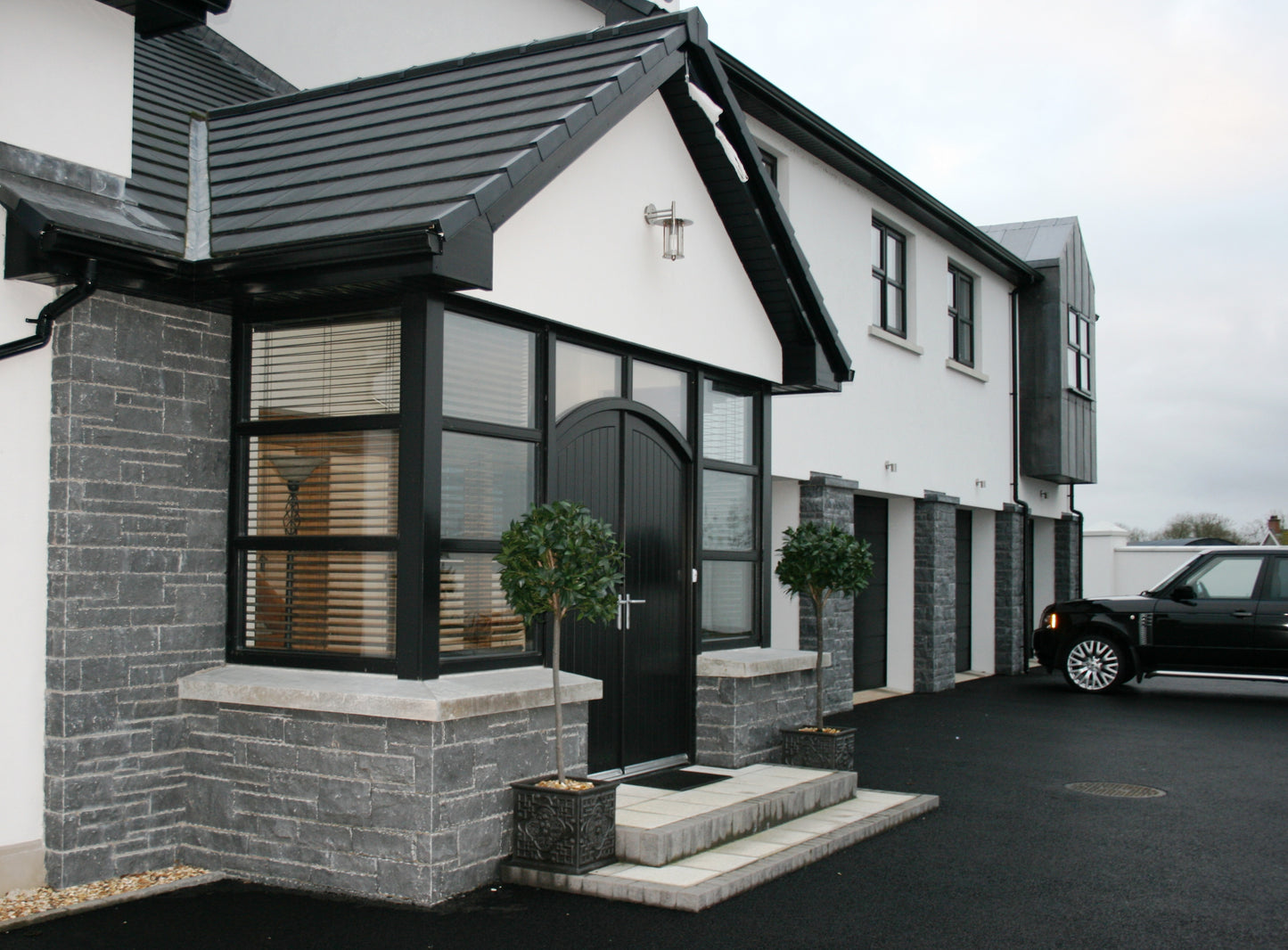 Blue Limestone Stoneer - Corners