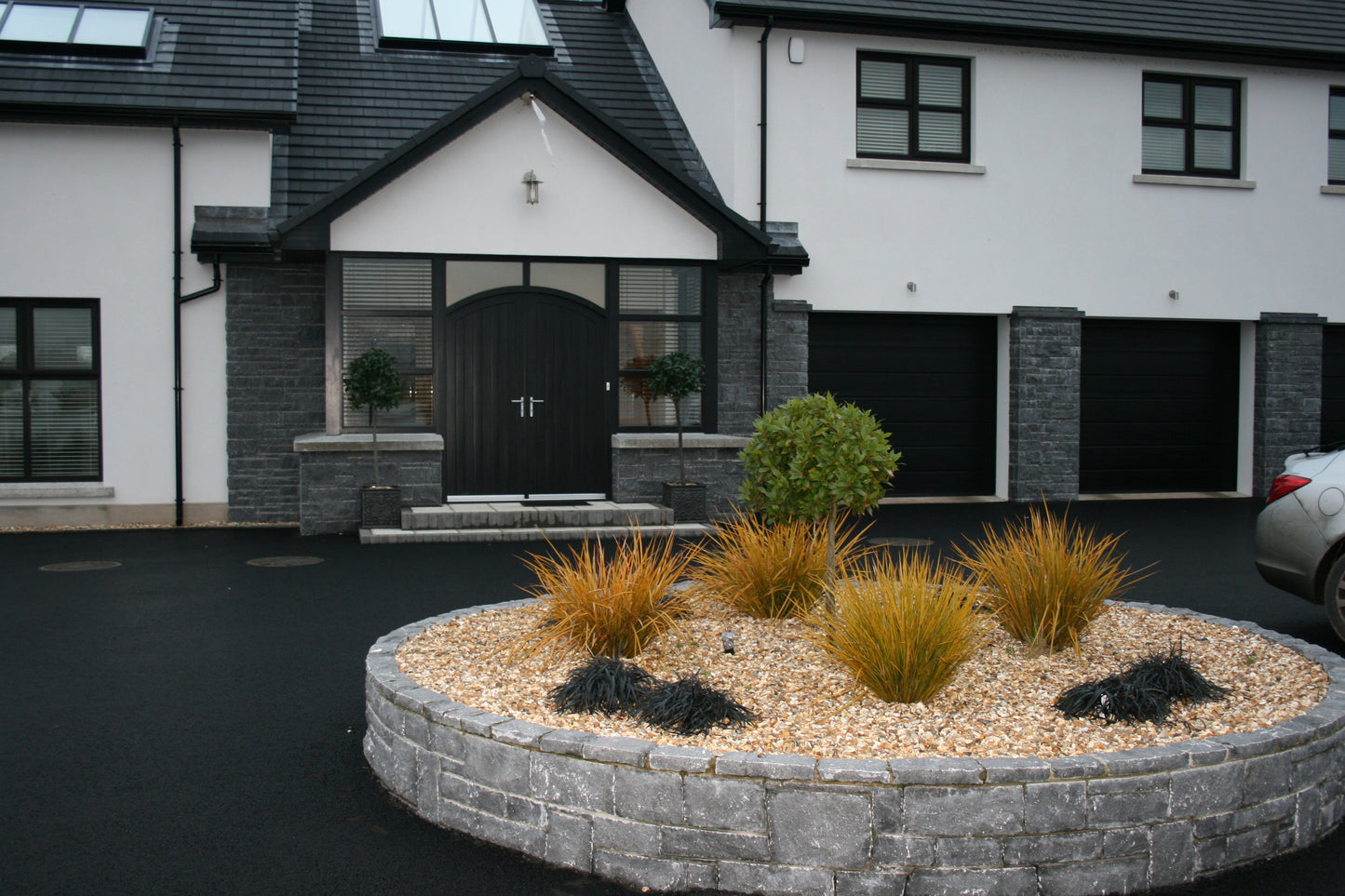 Blue Limestone Stoneer - Corners