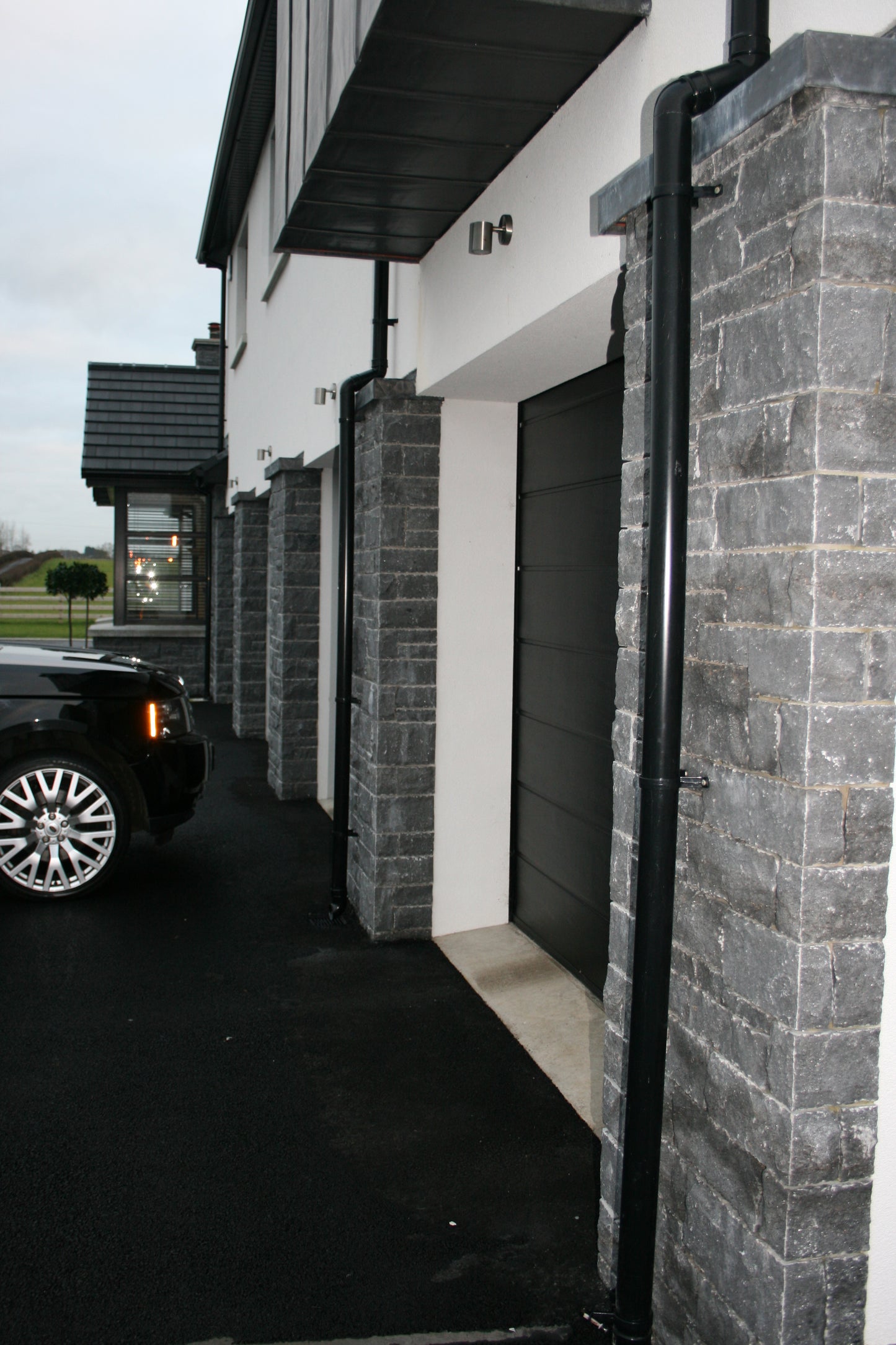 Blue Limestone Stoneer - Corners