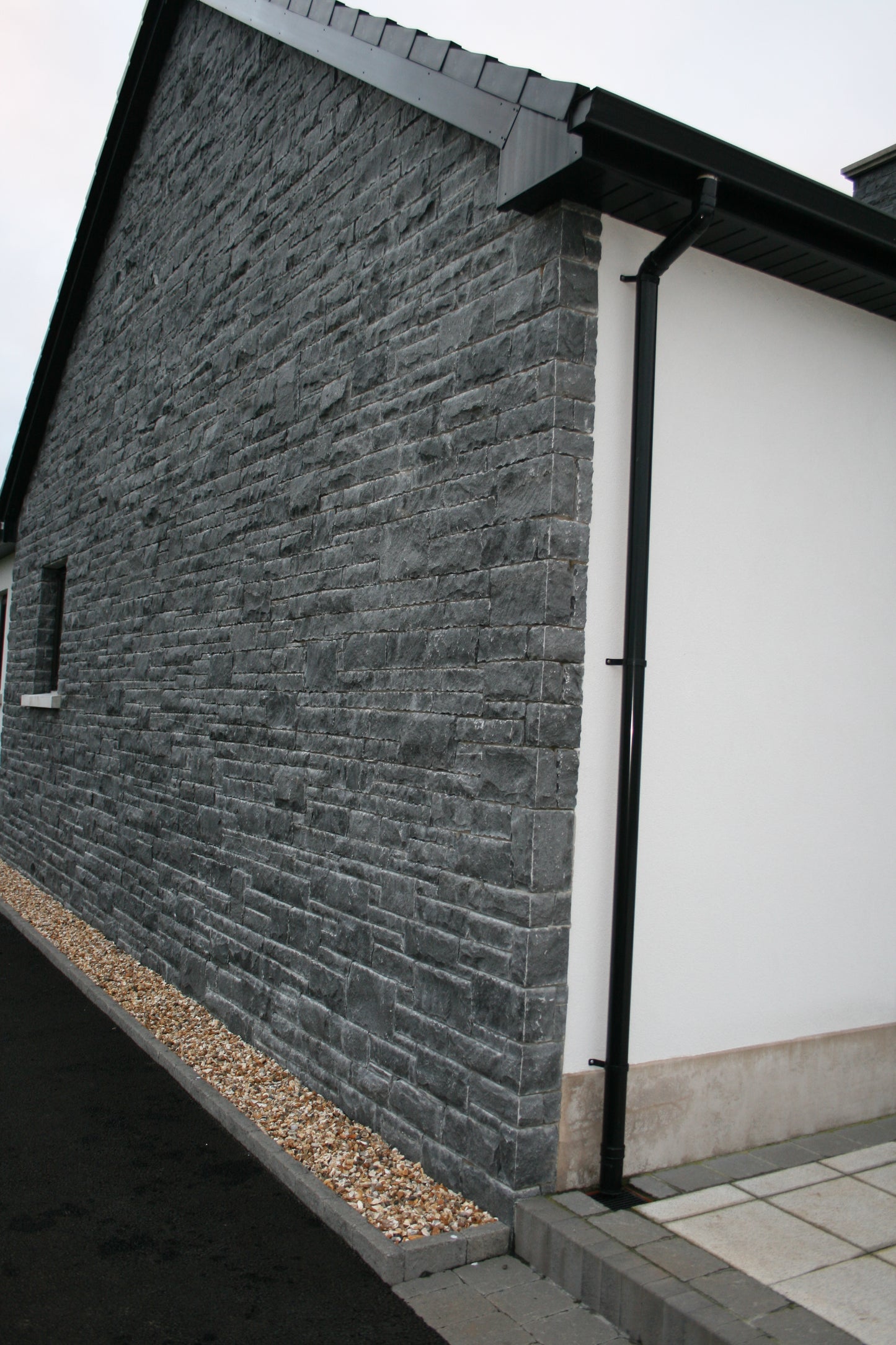 Blue Limestone Stoneer - Corners