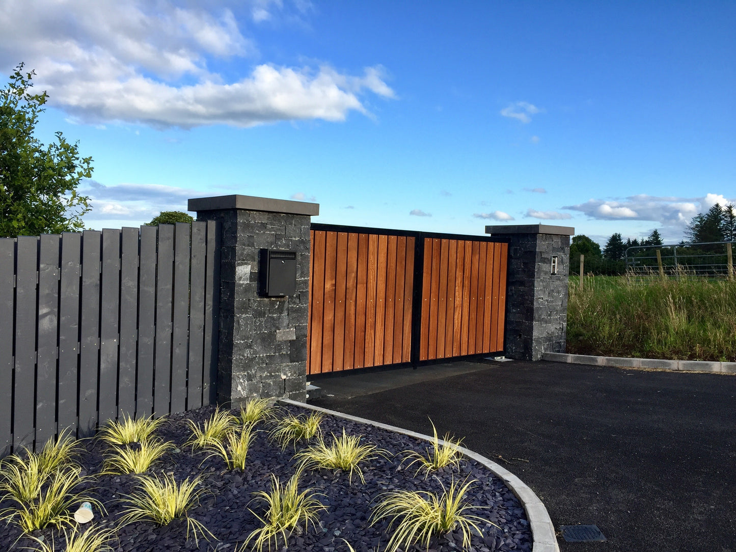 Blue Limestone Stoneer - Corners