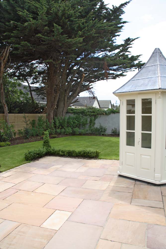 Camel Dust Sandstone Paving (Mixed Sizes)