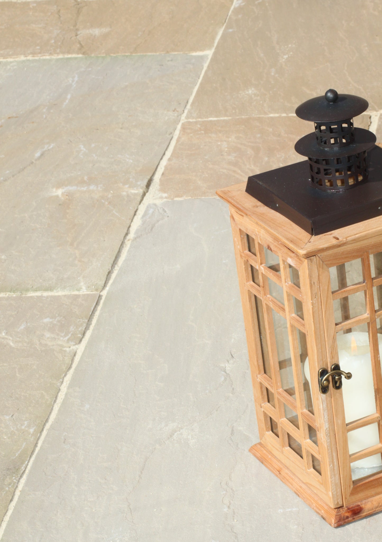 Camel Dust Sandstone Paving (Mixed Sizes)