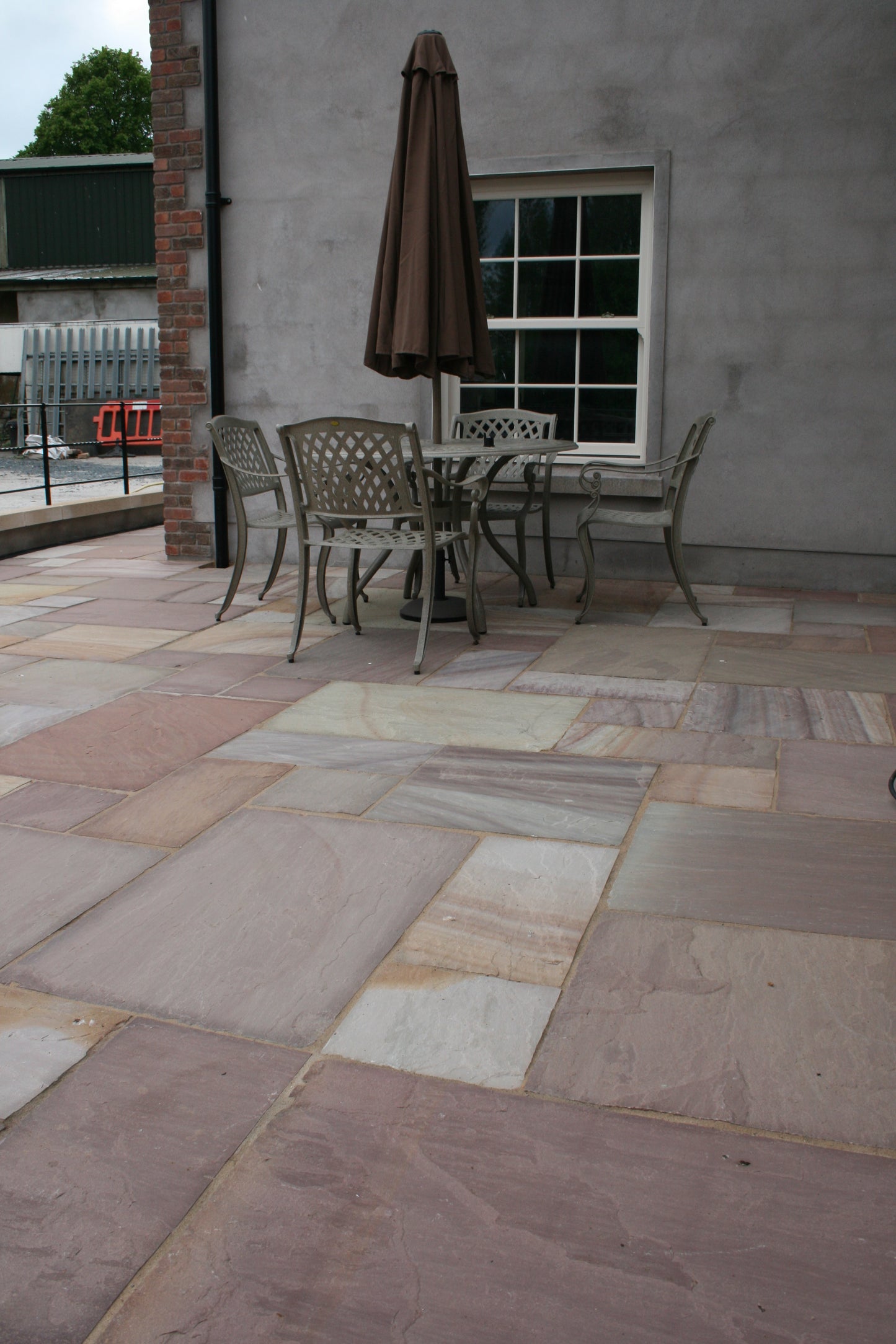 Camel Dust Sandstone Paving (Mixed Sizes)
