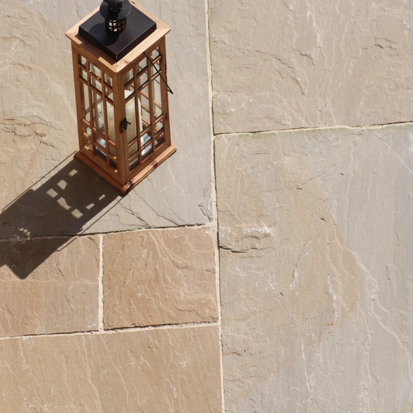Camel Dust Sandstone Paving (Mixed Sizes)