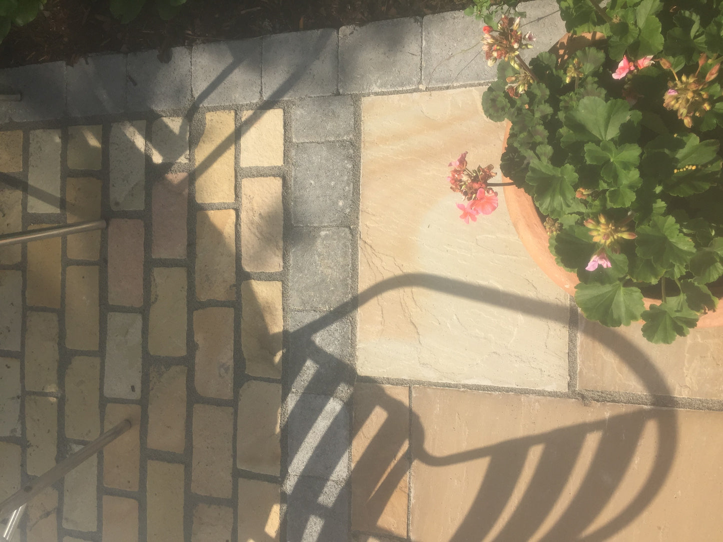 Camel Dust Sandstone Paving (Mixed Sizes)