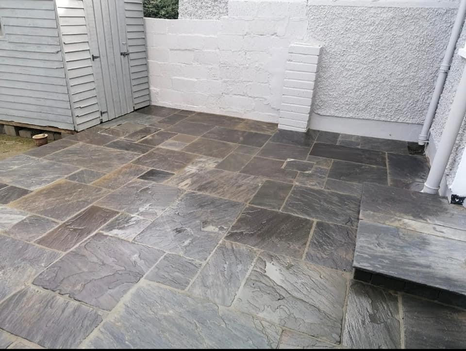 Cider Black Sandstone Paving (Mixed Sizes)