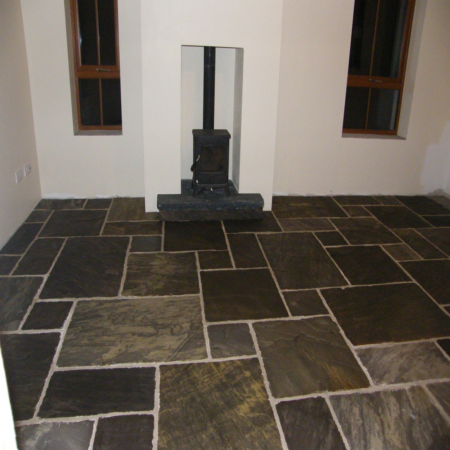 Cider Black Sandstone Paving (Mixed Sizes)