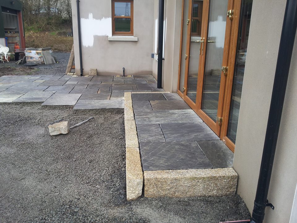 Cider Black Sandstone Paving (Mixed Sizes)