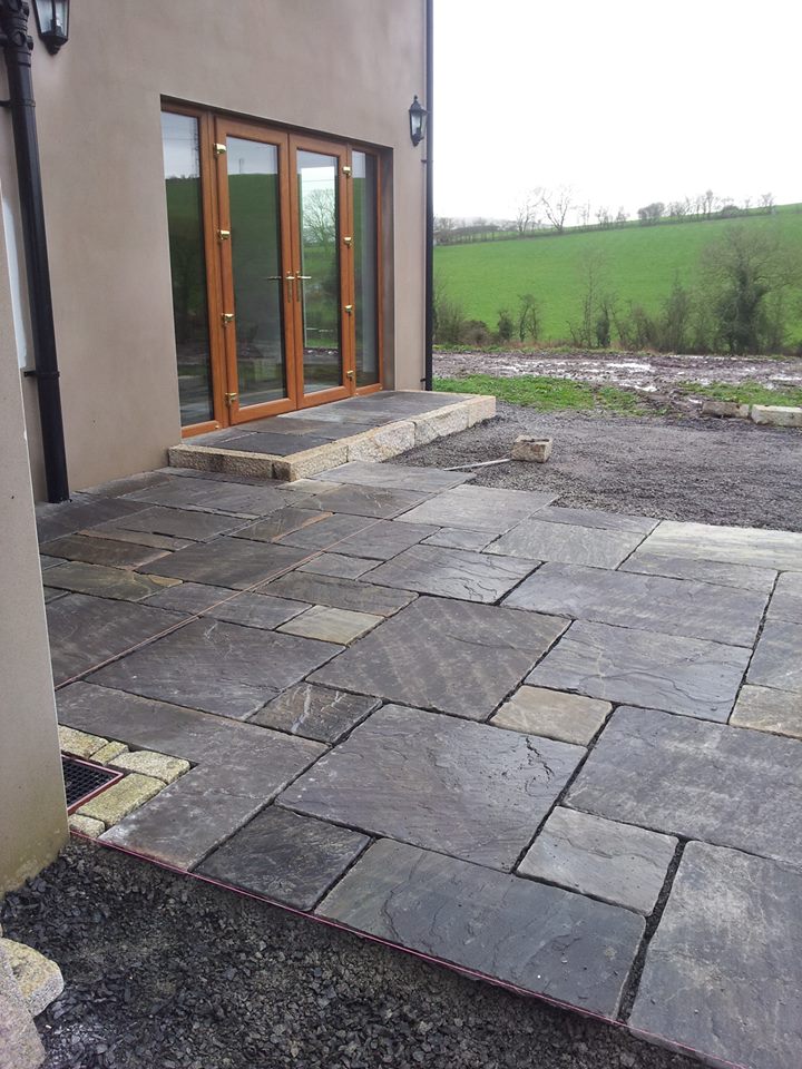 Cider Black Sandstone Paving (Mixed Sizes)