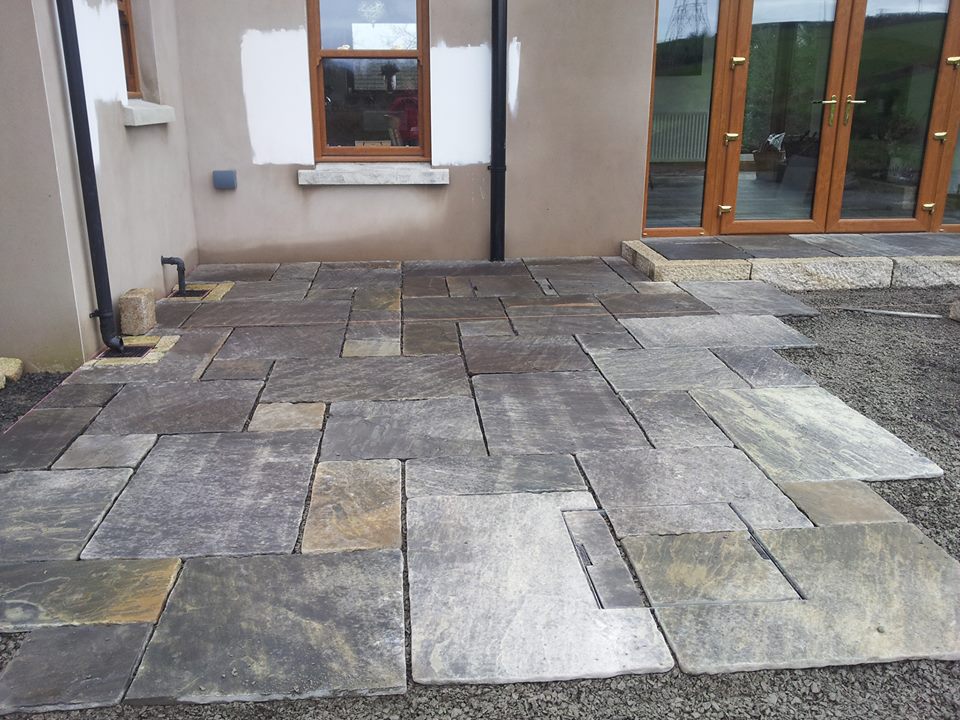 Cider Black Sandstone Paving (Mixed Sizes)