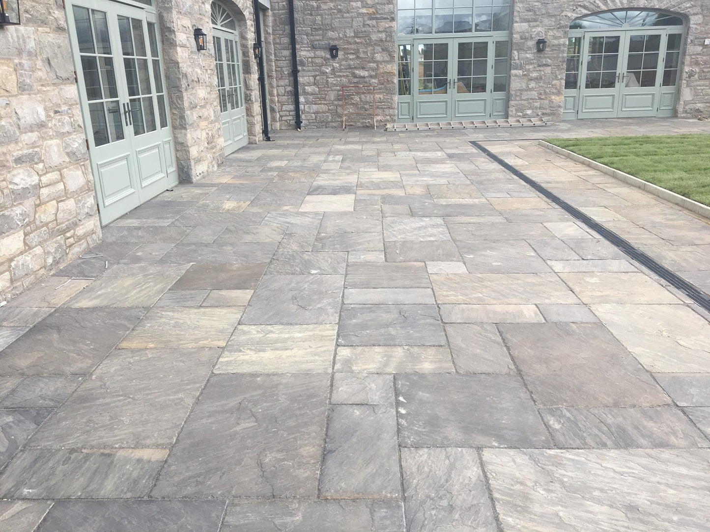 Cider Black Sandstone Paving (Mixed Sizes)