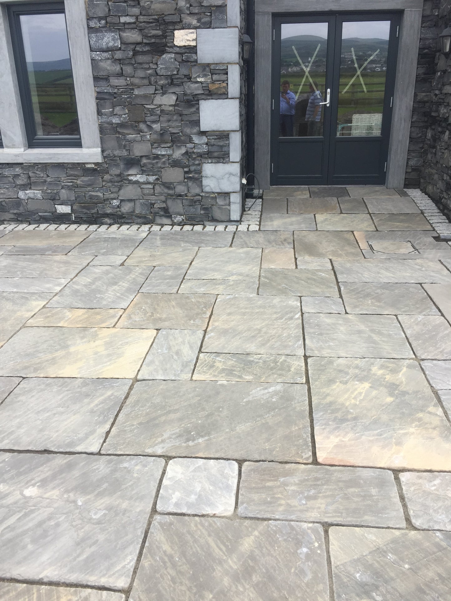 Cider Black Sandstone Paving (Mixed Sizes)