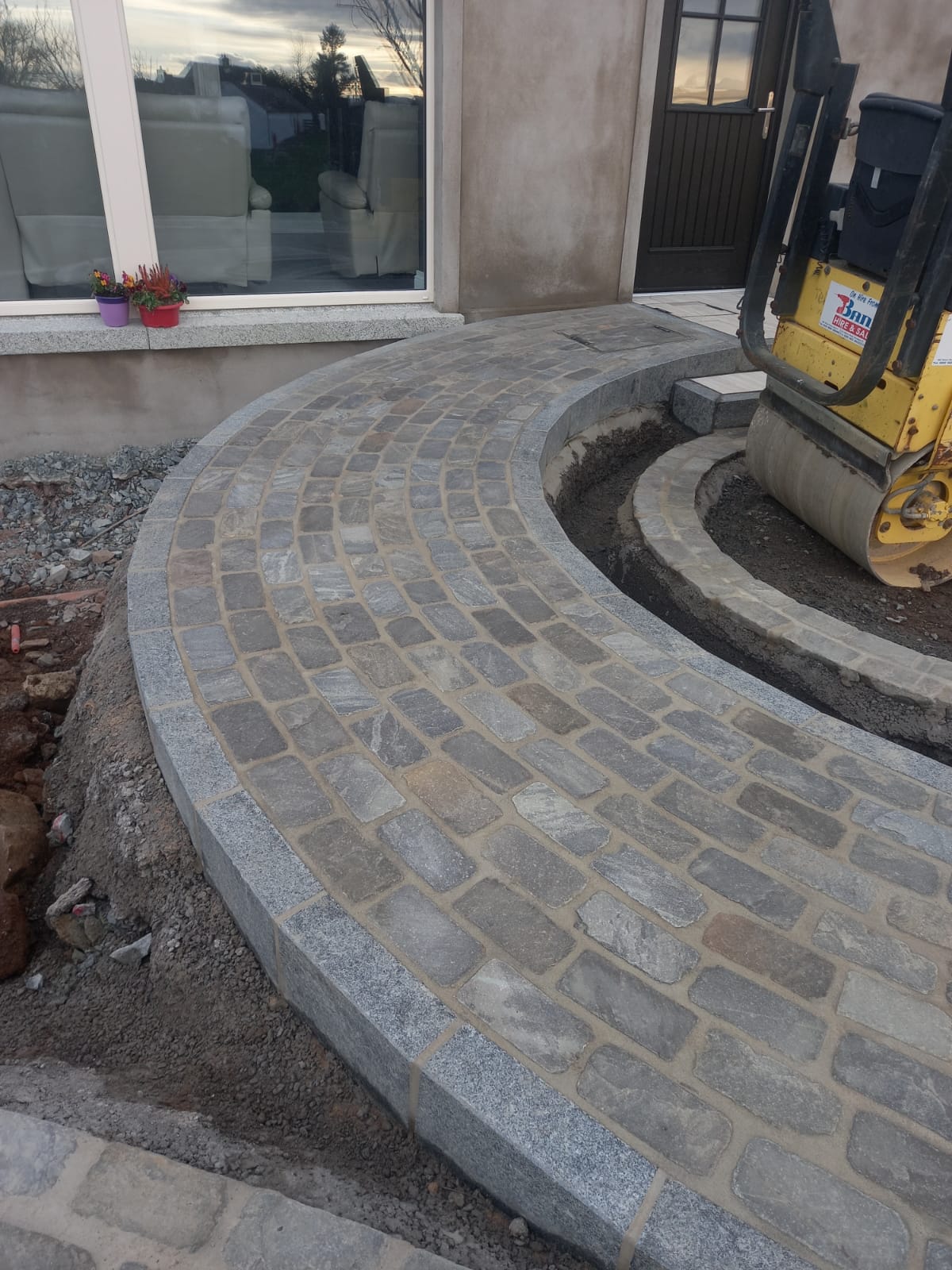 Cider Black Sandstone Setts - Tumbled