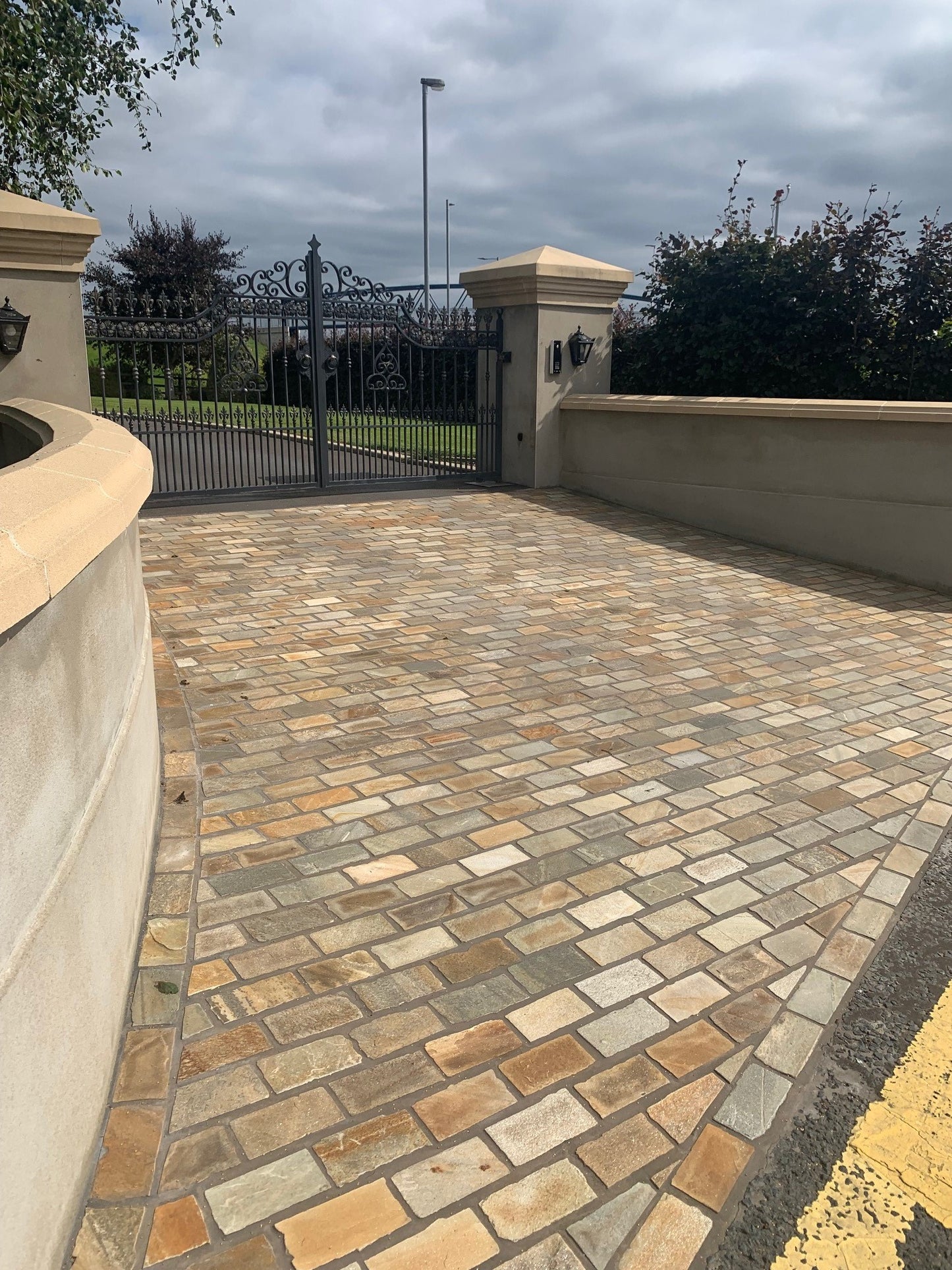 Donegal Quartzite Setts 200 x 100