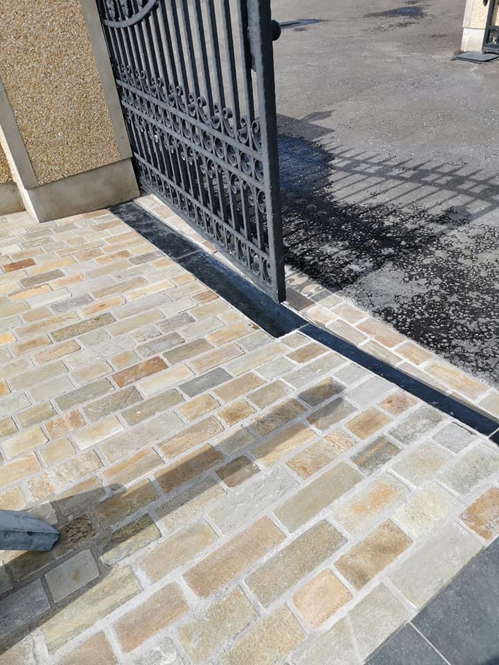 Donegal Quartzite Setts RL x 100