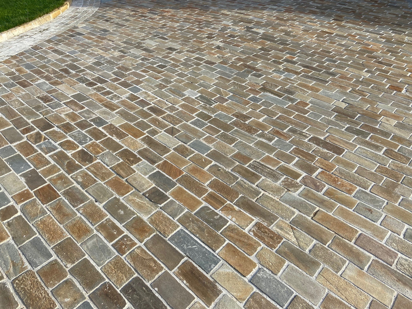 Donegal Quartzite Setts RL x 100