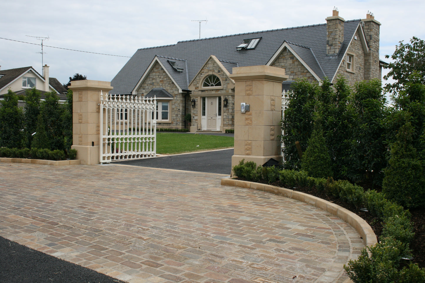 Donegal Quartzite Setts 200 x 100