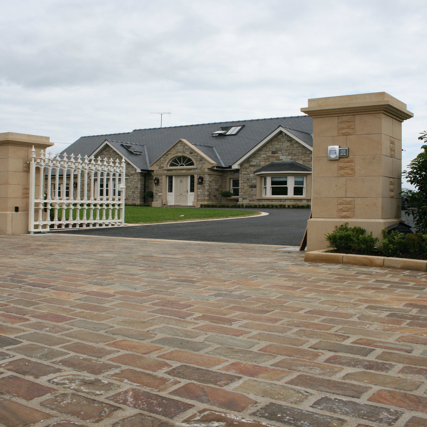 Donegal Quartzite Setts 200 x 100