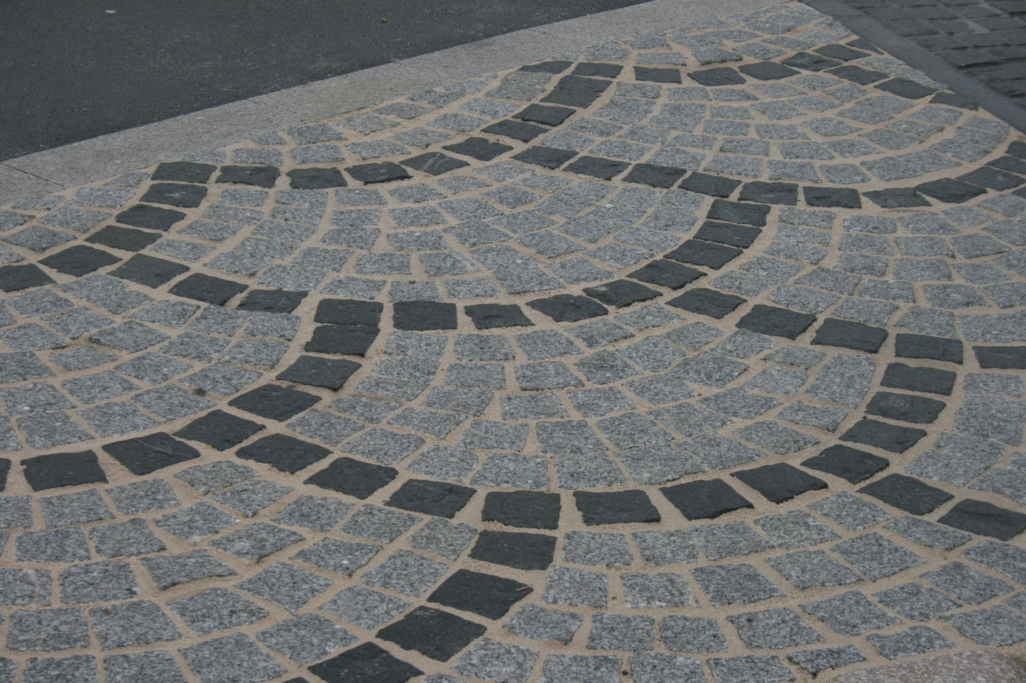 Silver Granite Setts 100 x 100 - Bush Hammered & Lightly Tumbled