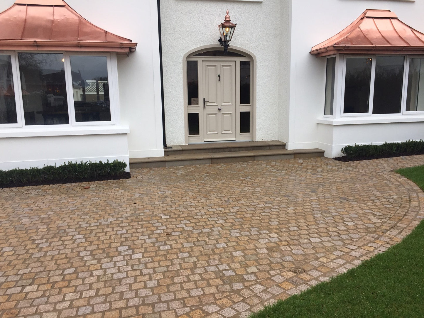 Gold Granite Setts 100 x 100 - Bush Hammered & Lightly Tumbled