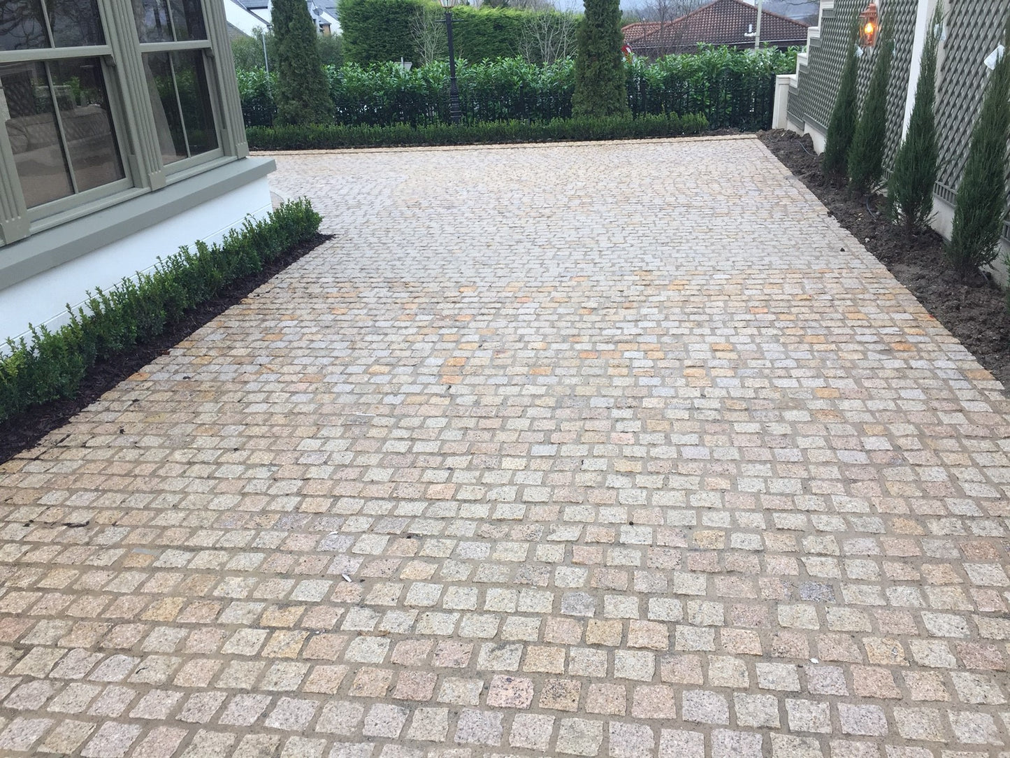 Gold Granite Setts 100 x 100 - Bush Hammered & Sawn