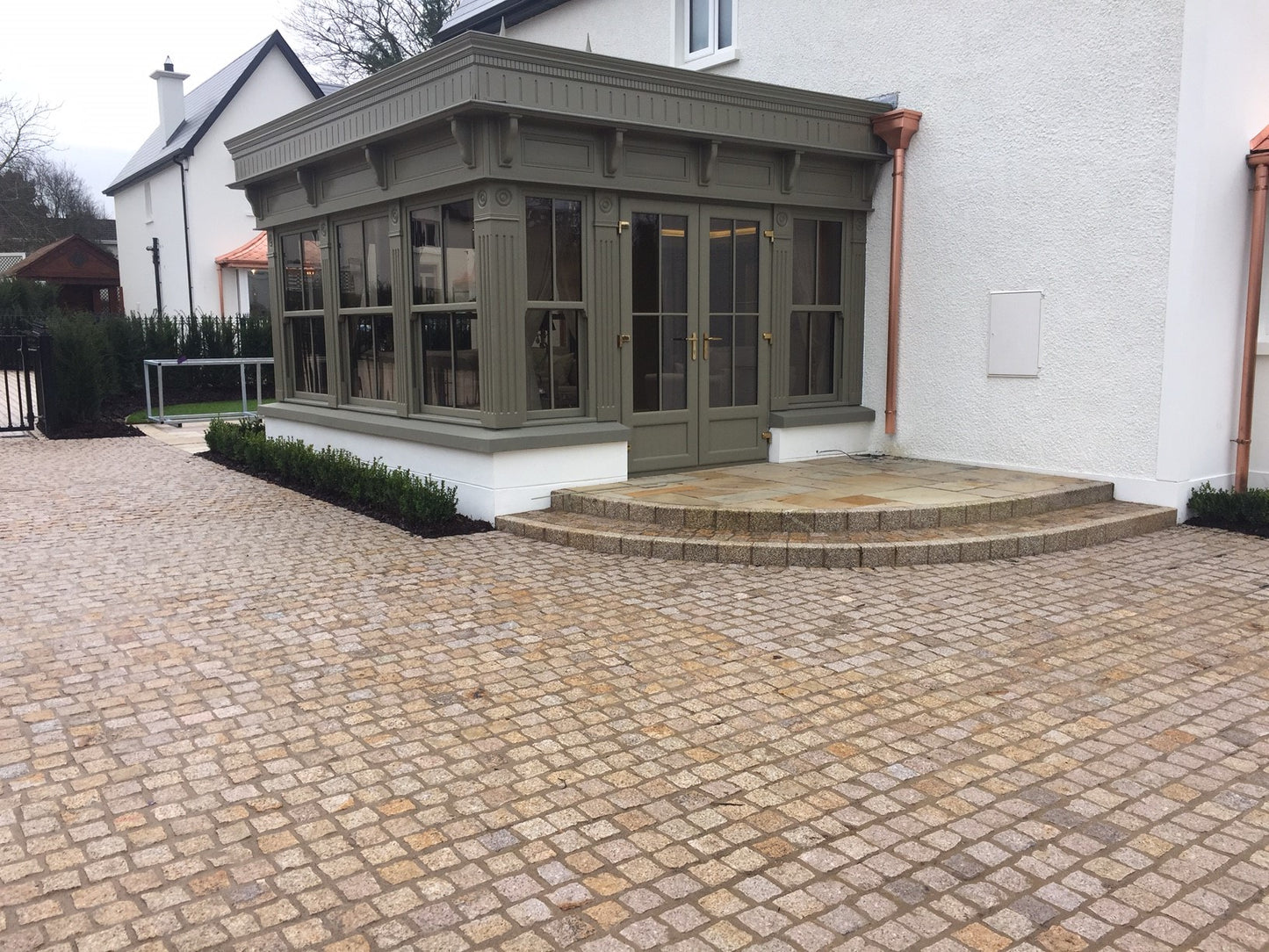 Gold Granite Setts 100 x 100 - Bush Hammered & Sawn