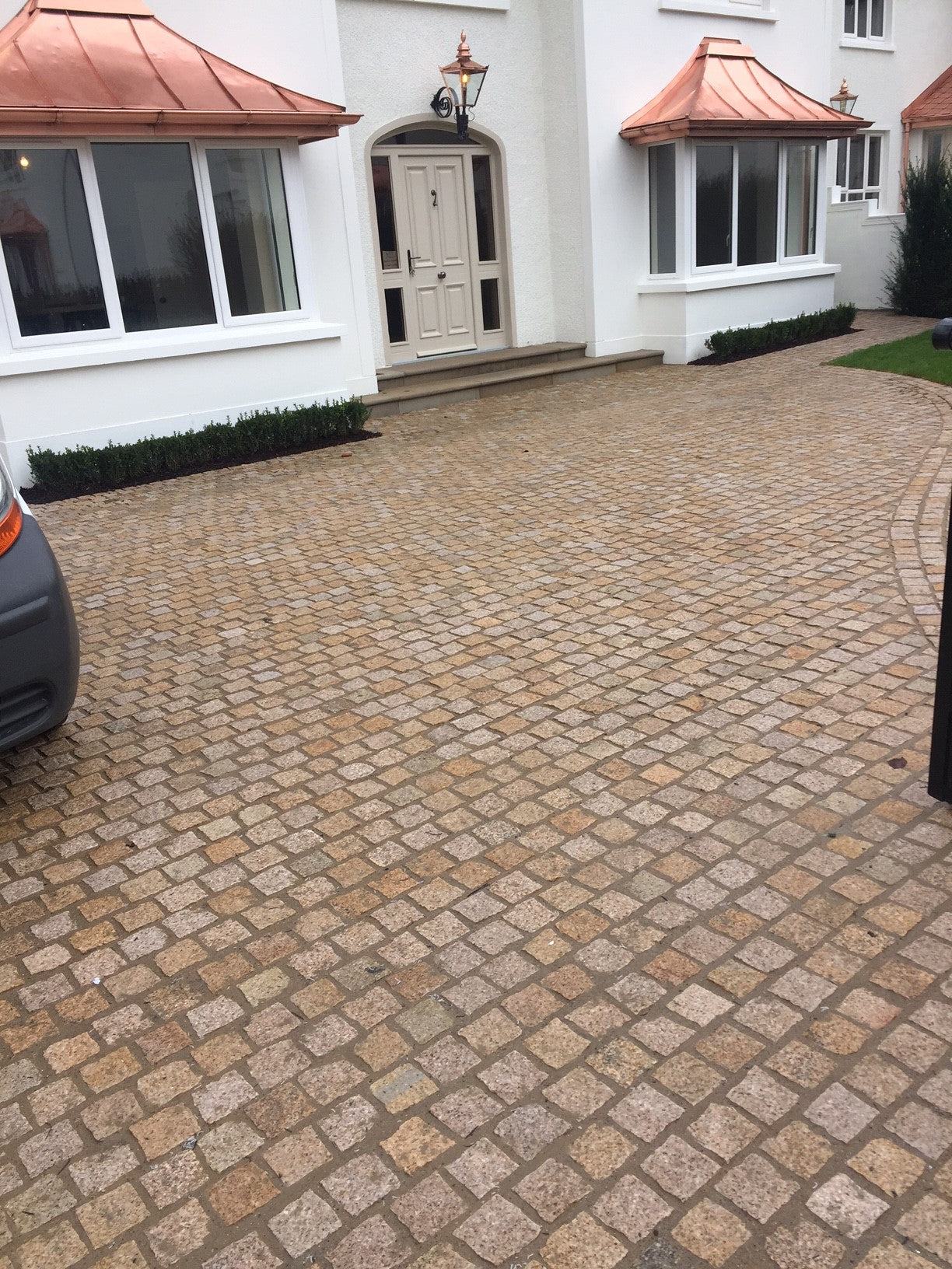 Gold Granite Setts 100 x 100 - Bush Hammered & Sawn