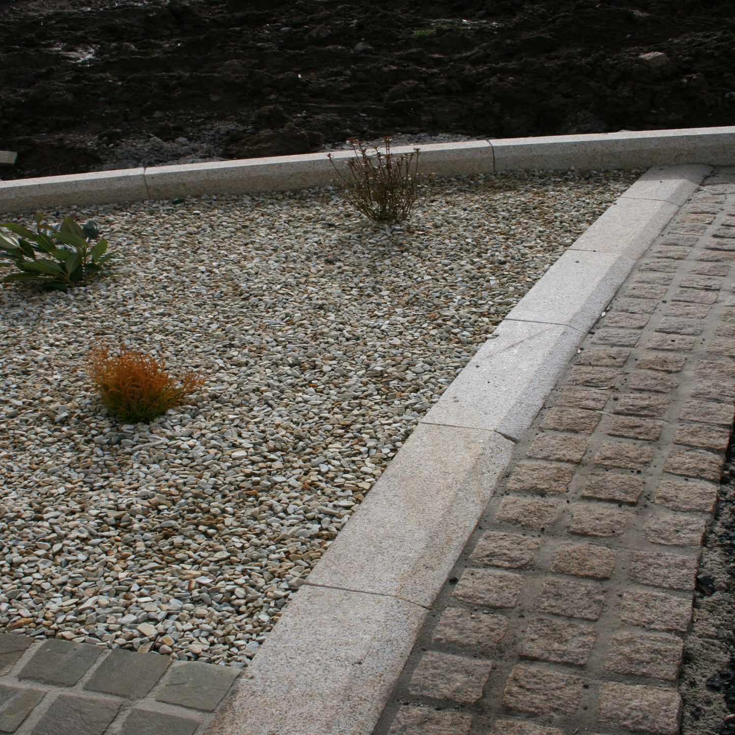 Gold Granite Setts 100 x 100 - Bush Hammered & Lightly Tumbled