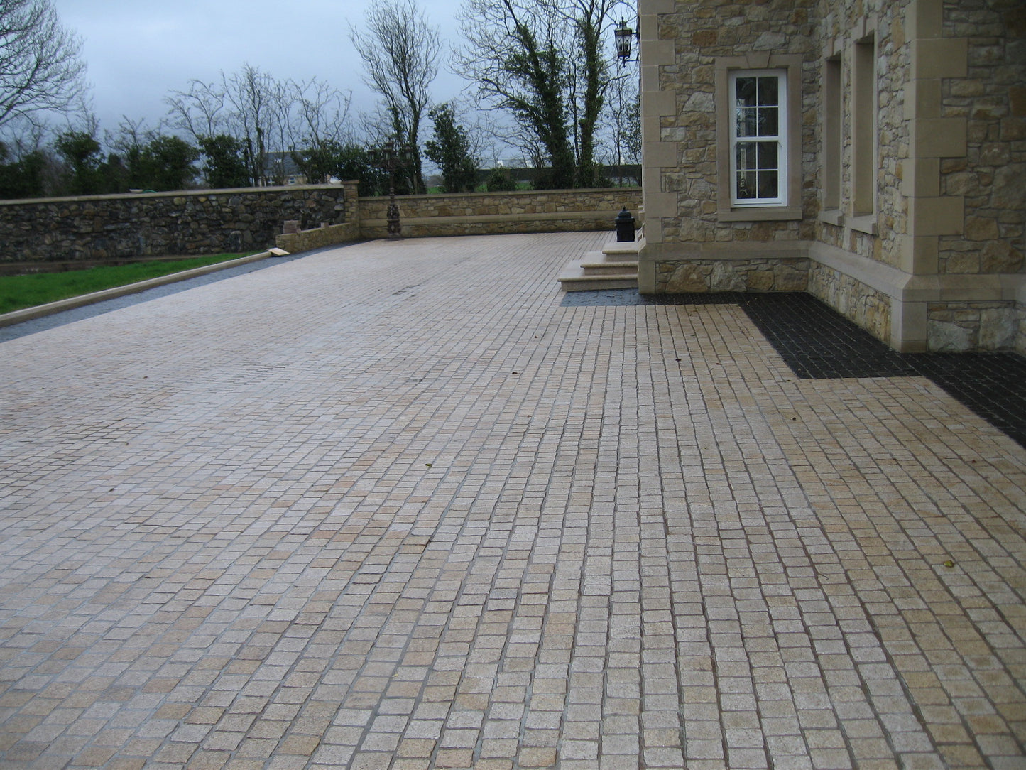Gold Granite Setts 100 x 100 - Bush Hammered & Sawn