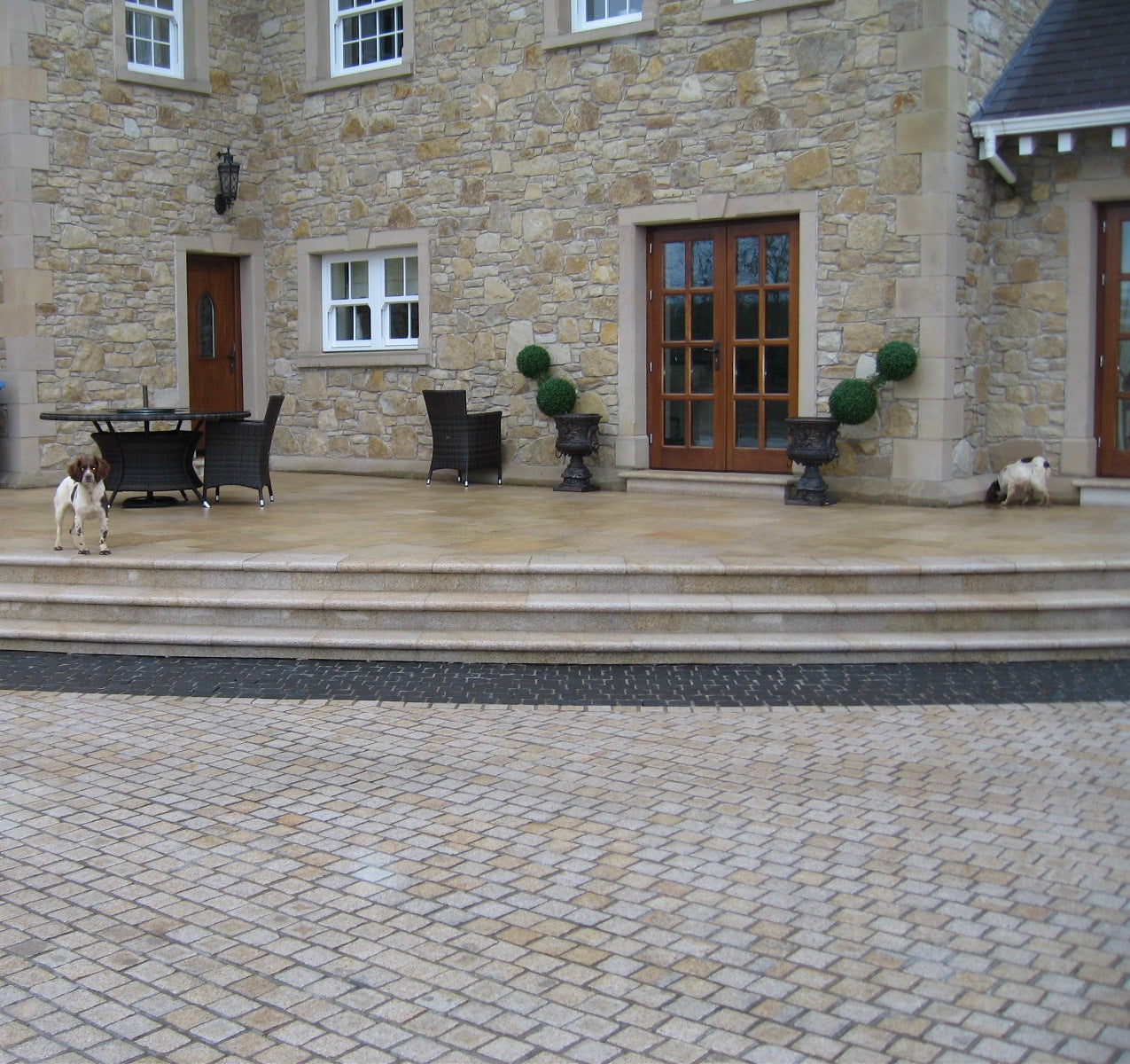 Gold Granite Setts 100 x 100 - Bush Hammered & Sawn