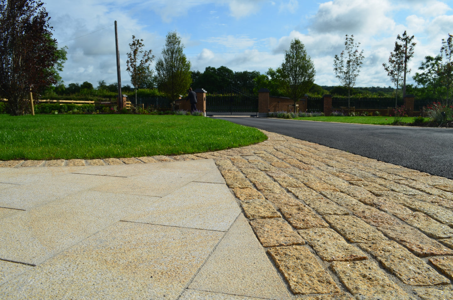 Gold Granite Setts 200 x 100 - Bush Hammered & Sawn